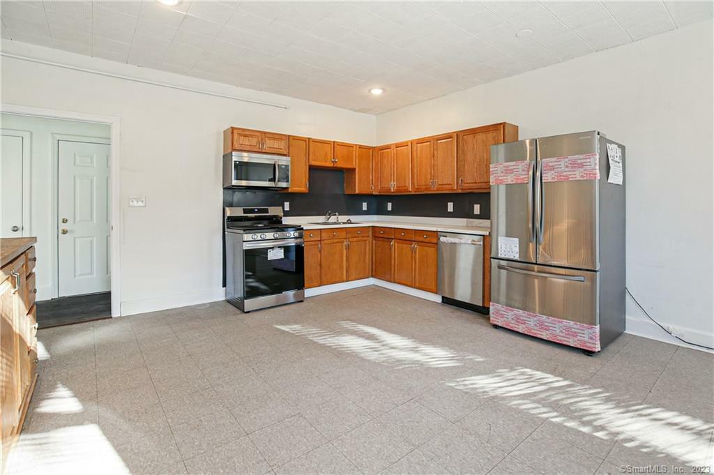 Property Photo:  3142 Fairfield Avenue 6  CT 06605 