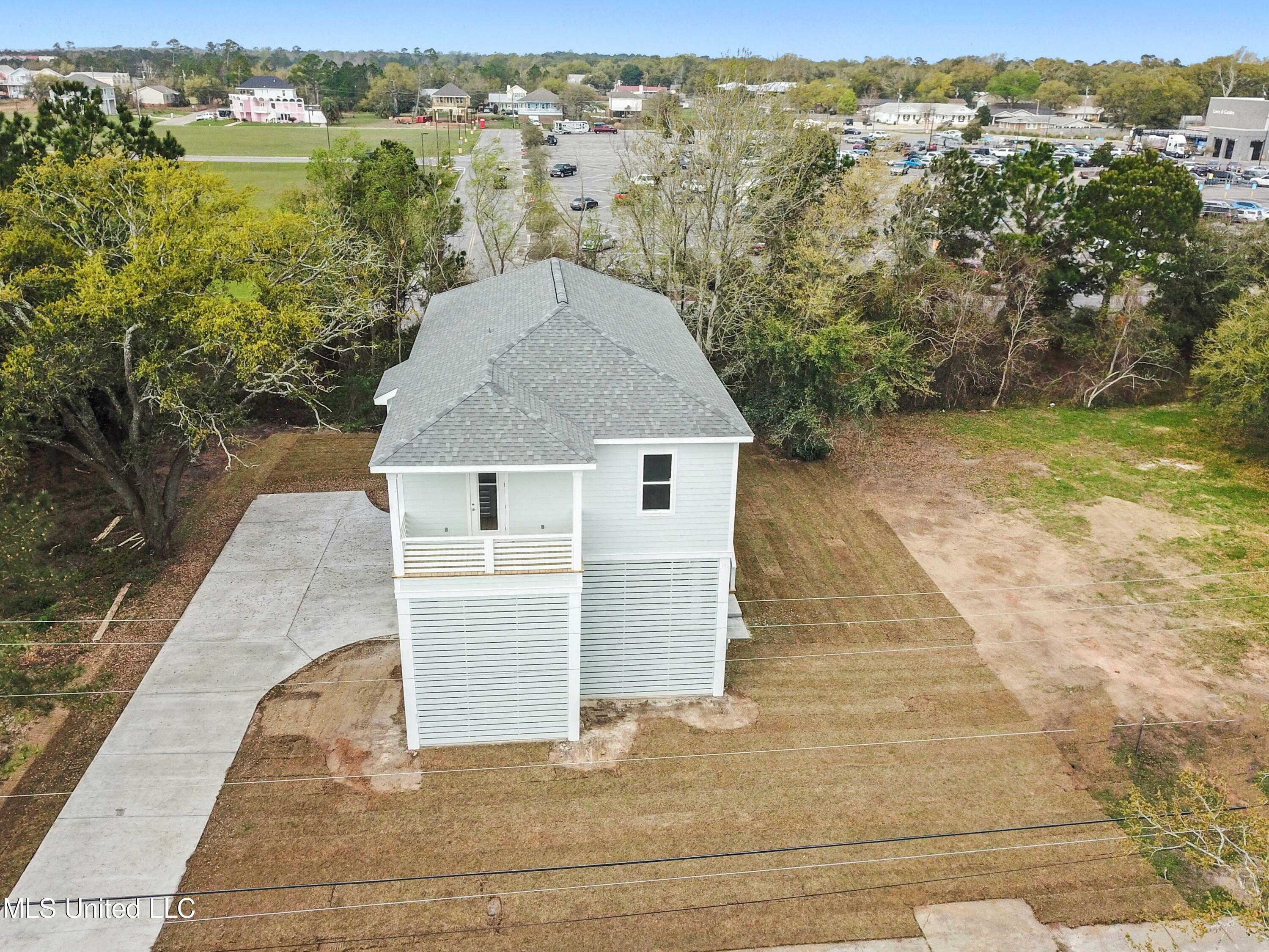 Property Photo:  123 Holiday Avenue  MS 39571 