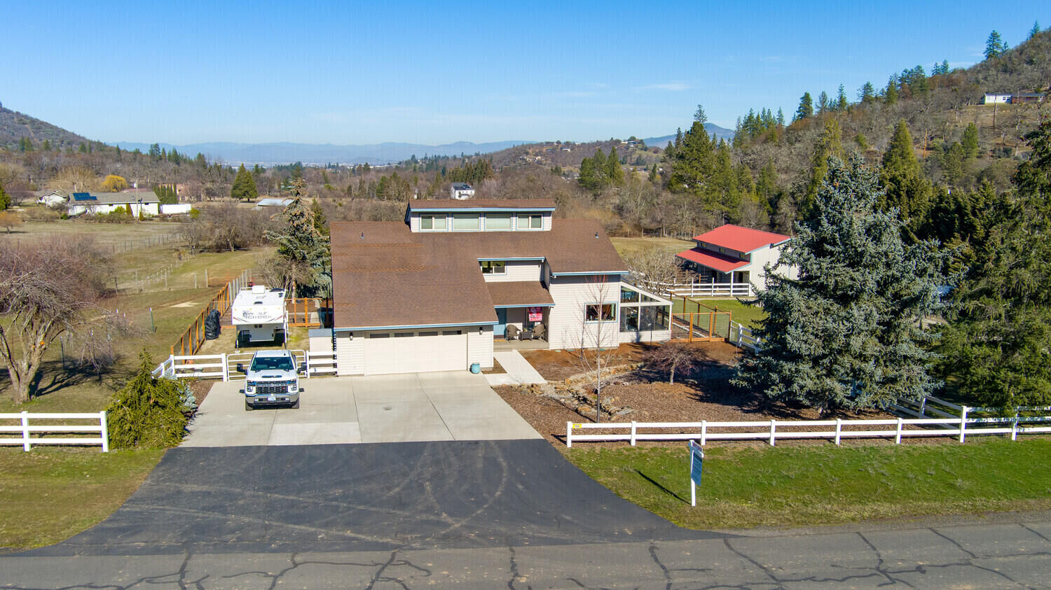 Property Photo: 150 Hawk Road OR 97501