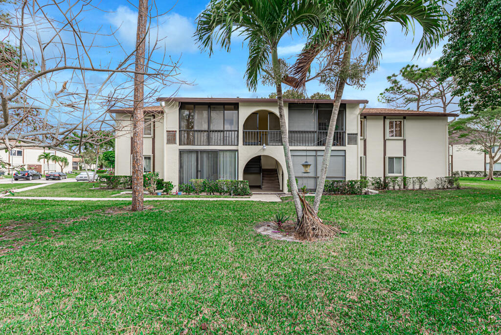 Property Photo: 5830 Whispering Pine Way B-2 FL 33463