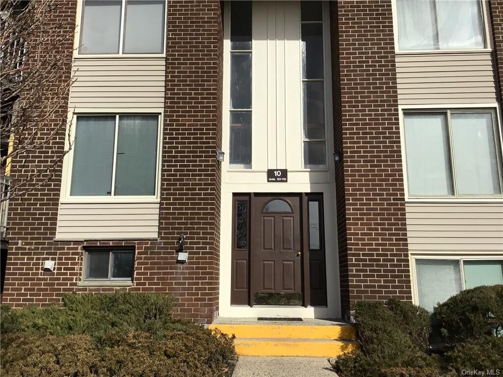 Property Photo:  109 Country Club Lane 109  NY 10970 