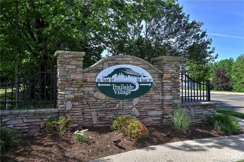 Property Photo:  35 Todd Street 101  CT 06518 