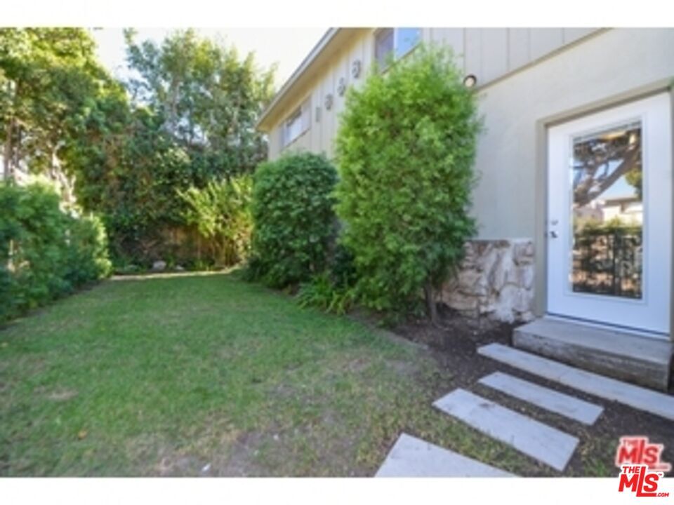 Property Photo: 1868 10th St 1 CA 90404