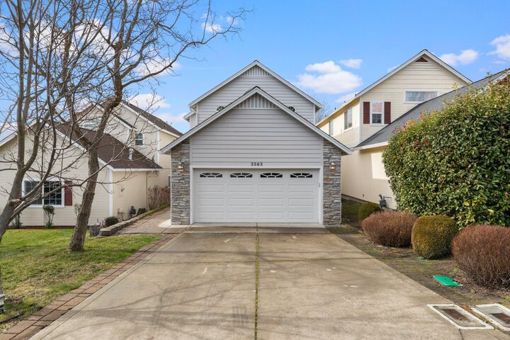 3563 S Village Drive  Medford OR 97504 photo