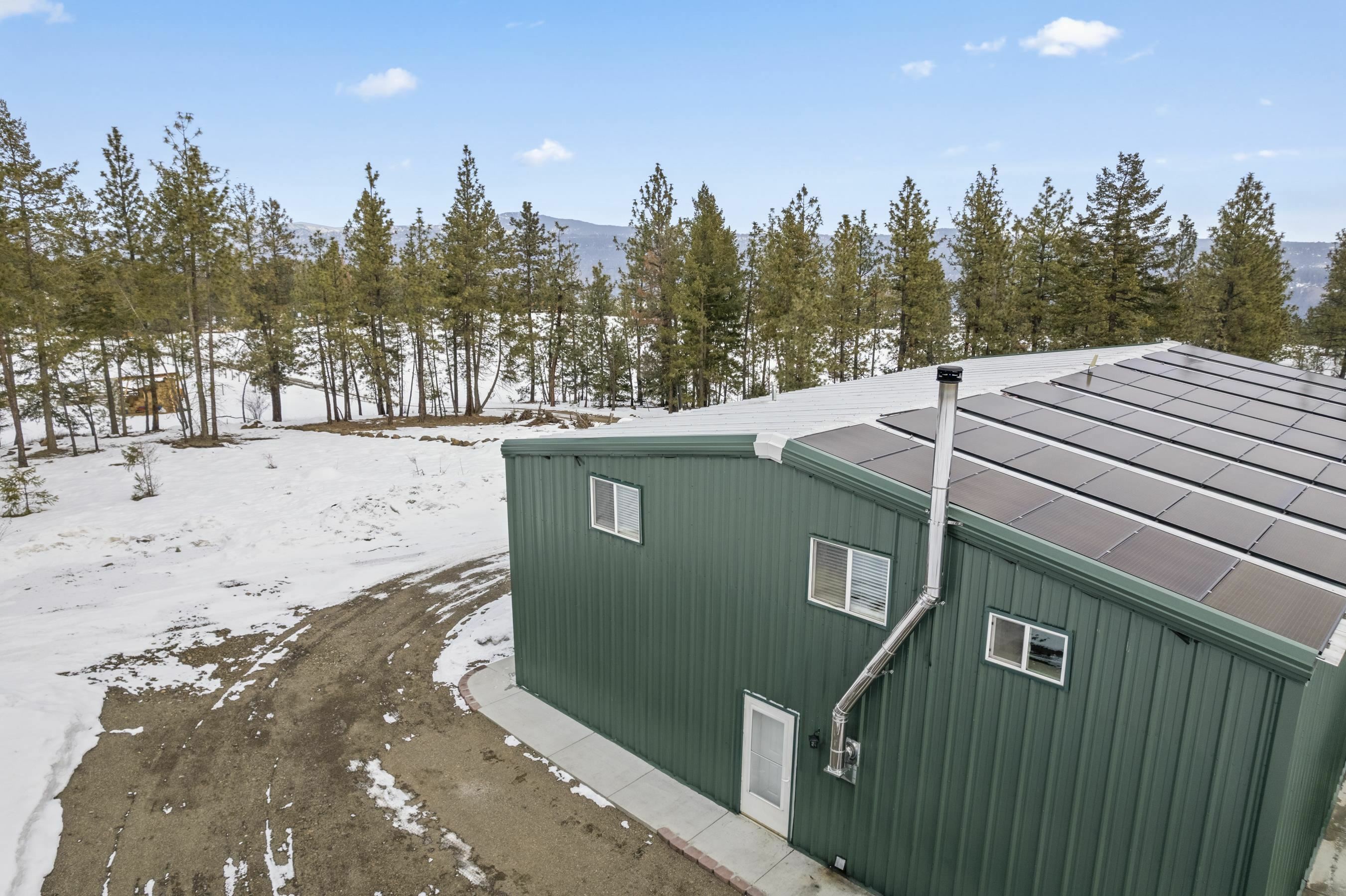 Property Photo: 16935 W Charles Rd WA 99026