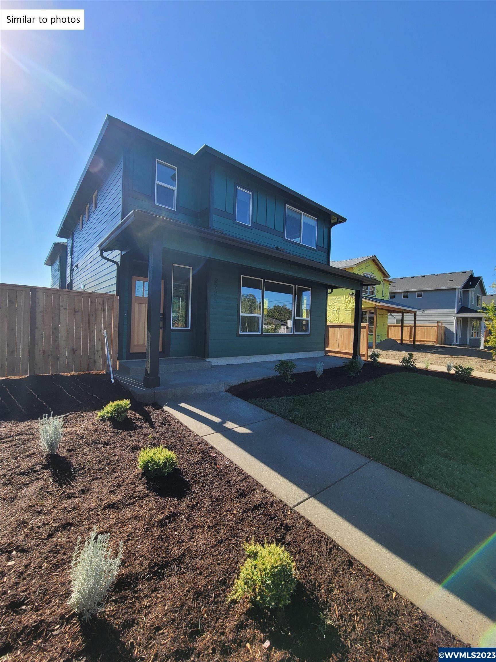 Property Photo: 971 Park Av NE OR 97305