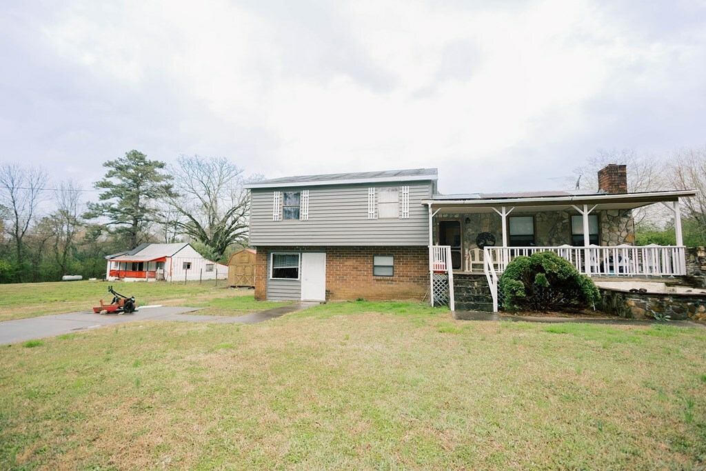 Property Photo:  831 Tunnel Hill Road  GA 30755 