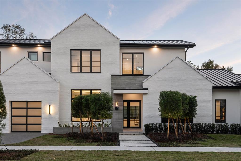 Property Photo: 200 Oakwood Way FL 32789
