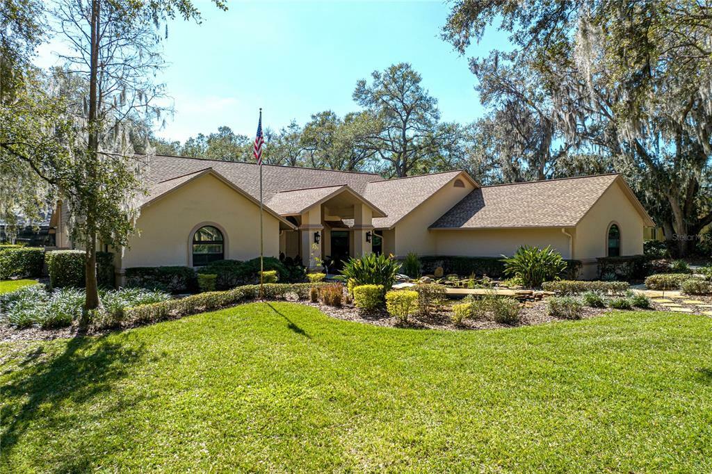 Property Photo: 707 Centerbrook Drive FL 33511