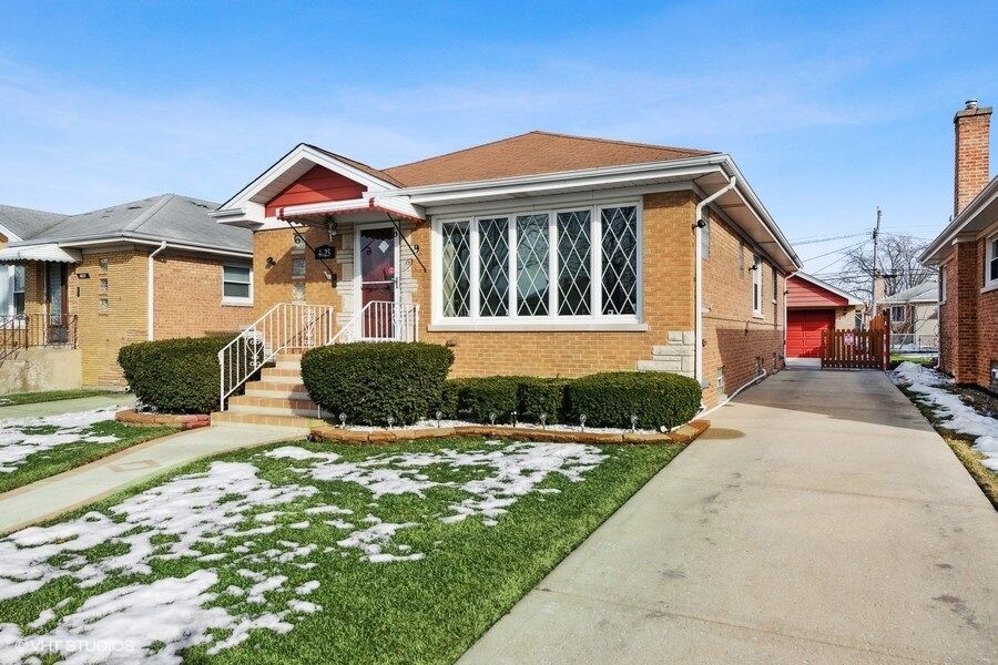 Property Photo: 4625 N Osage Avenue IL 60706