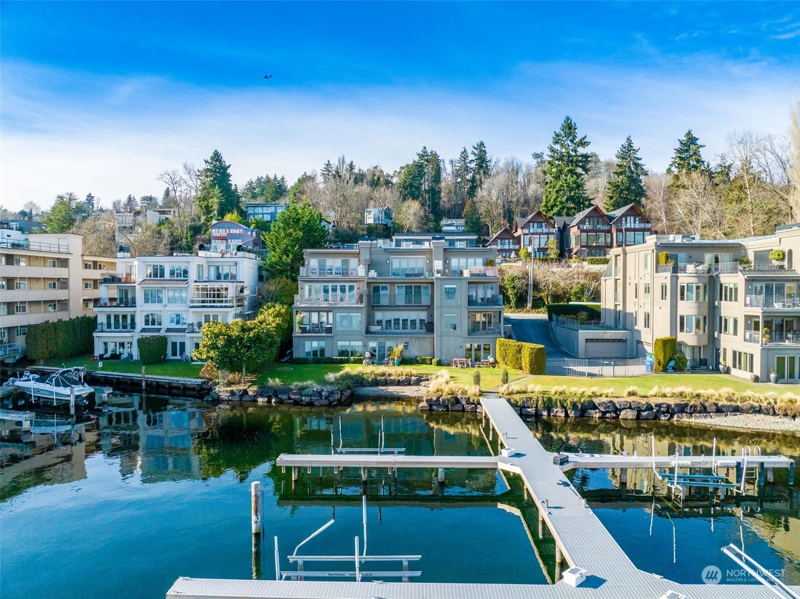Property Photo: 302 Lakeside Avenue S 201 WA 98144