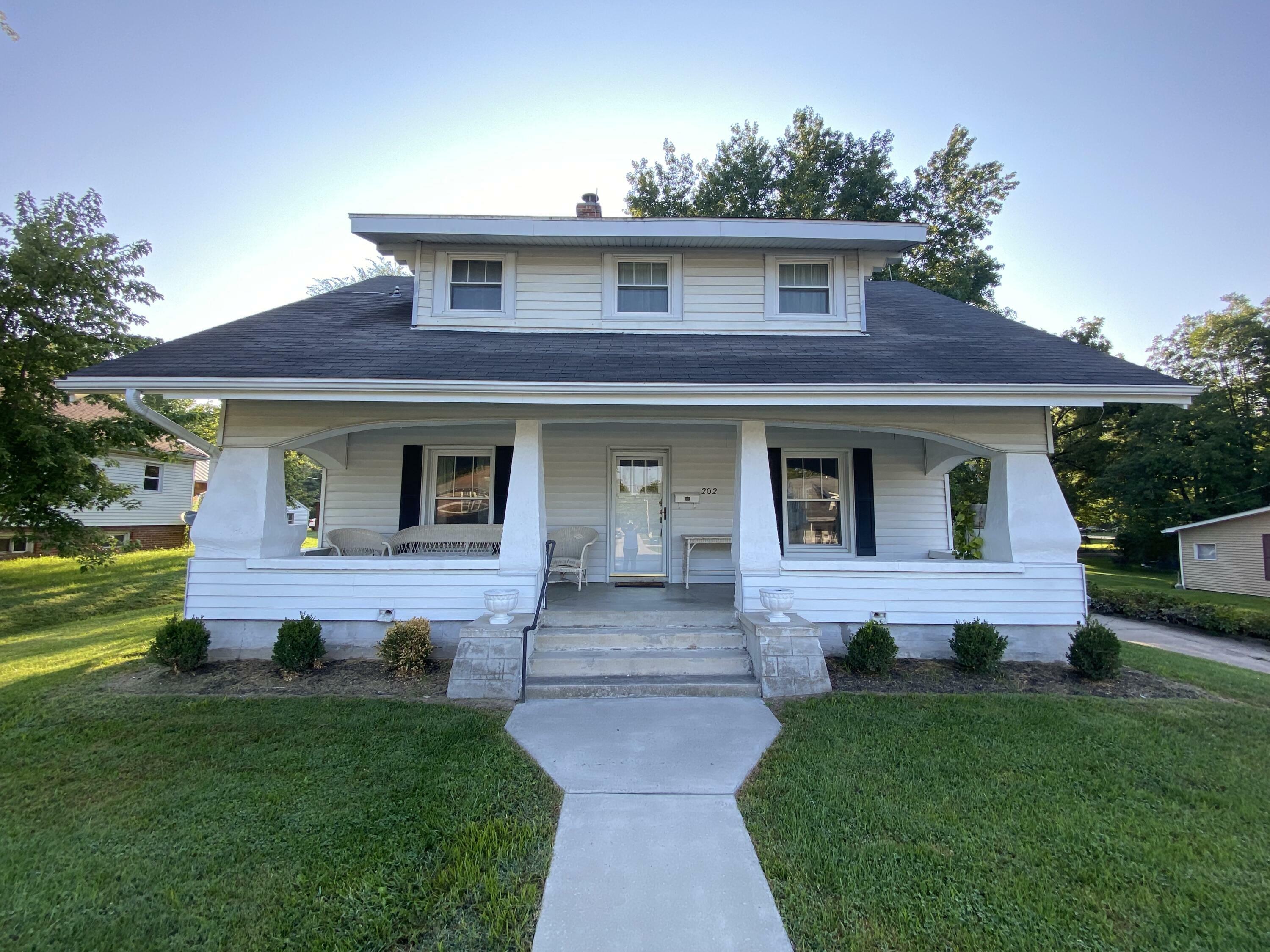 Property Photo:  202 S Cleveland St  MO 65248 