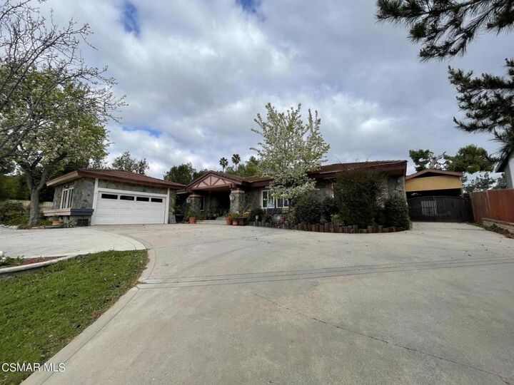 946 Calle Pecos  Thousand Oaks CA 91360 photo