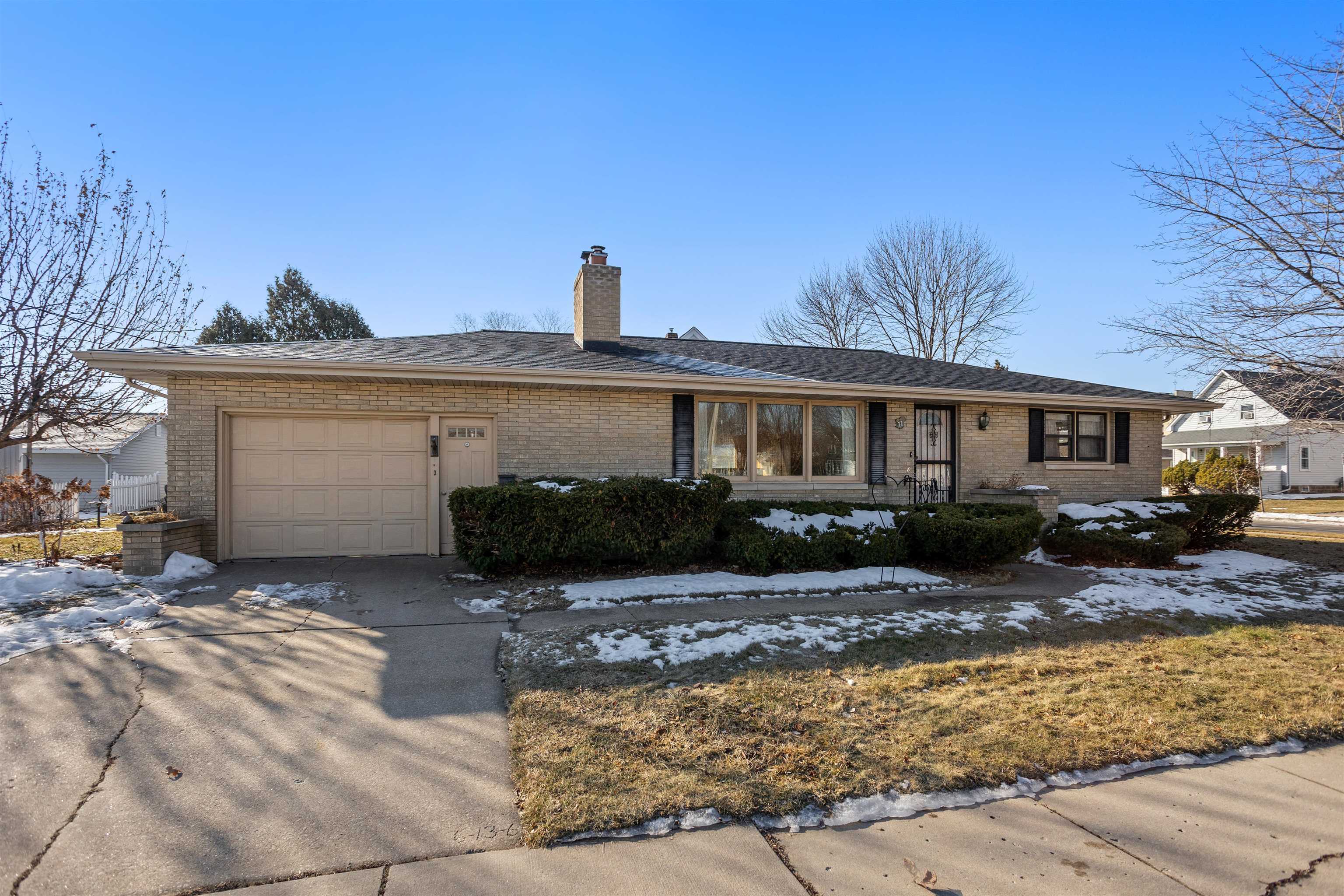 Property Photo:  711 E Maes Avenue  WI 54136-1526 