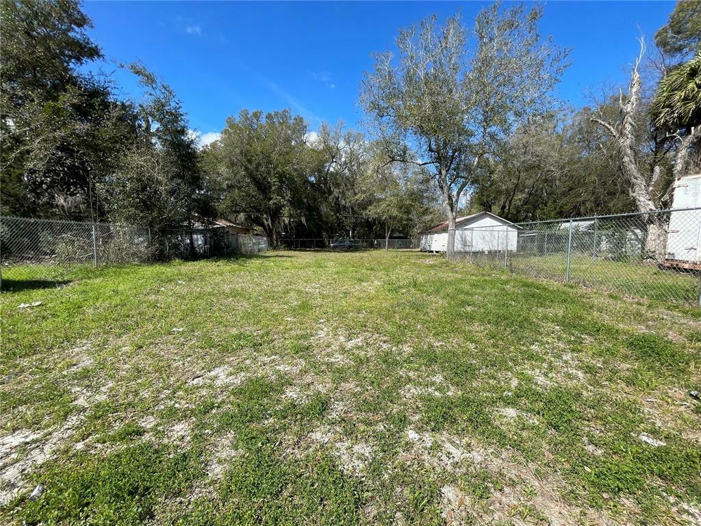 Property Photo:  1827 NE 17th Way  FL 32609 