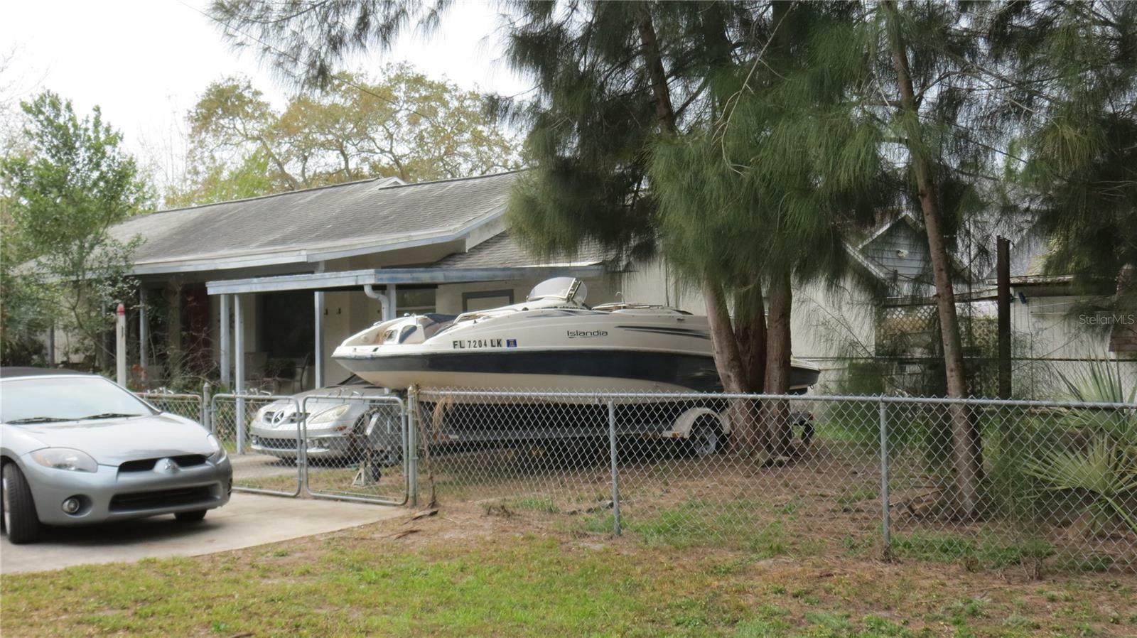 Property Photo: 3301 W Paul Avenue FL 33611