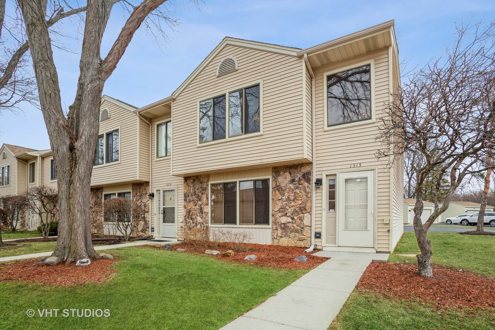 Property Photo: 1515 Gibson Drive IL 60007