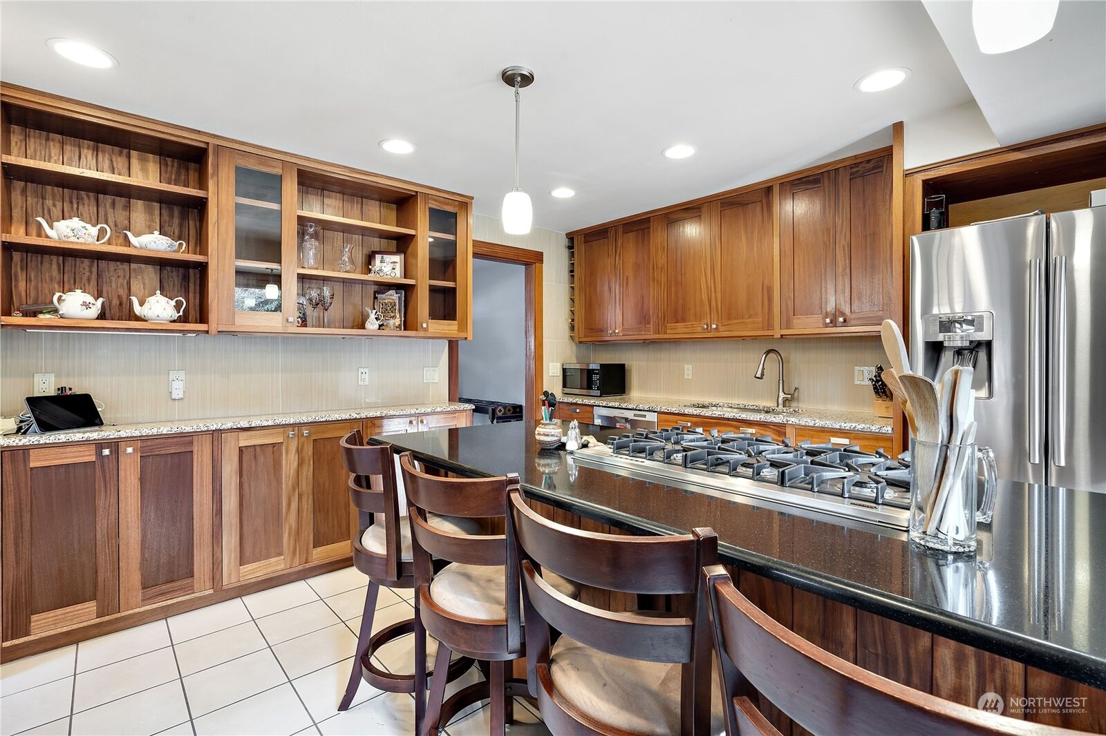 Property Photo: 13717 NE 70th Place WA 98052