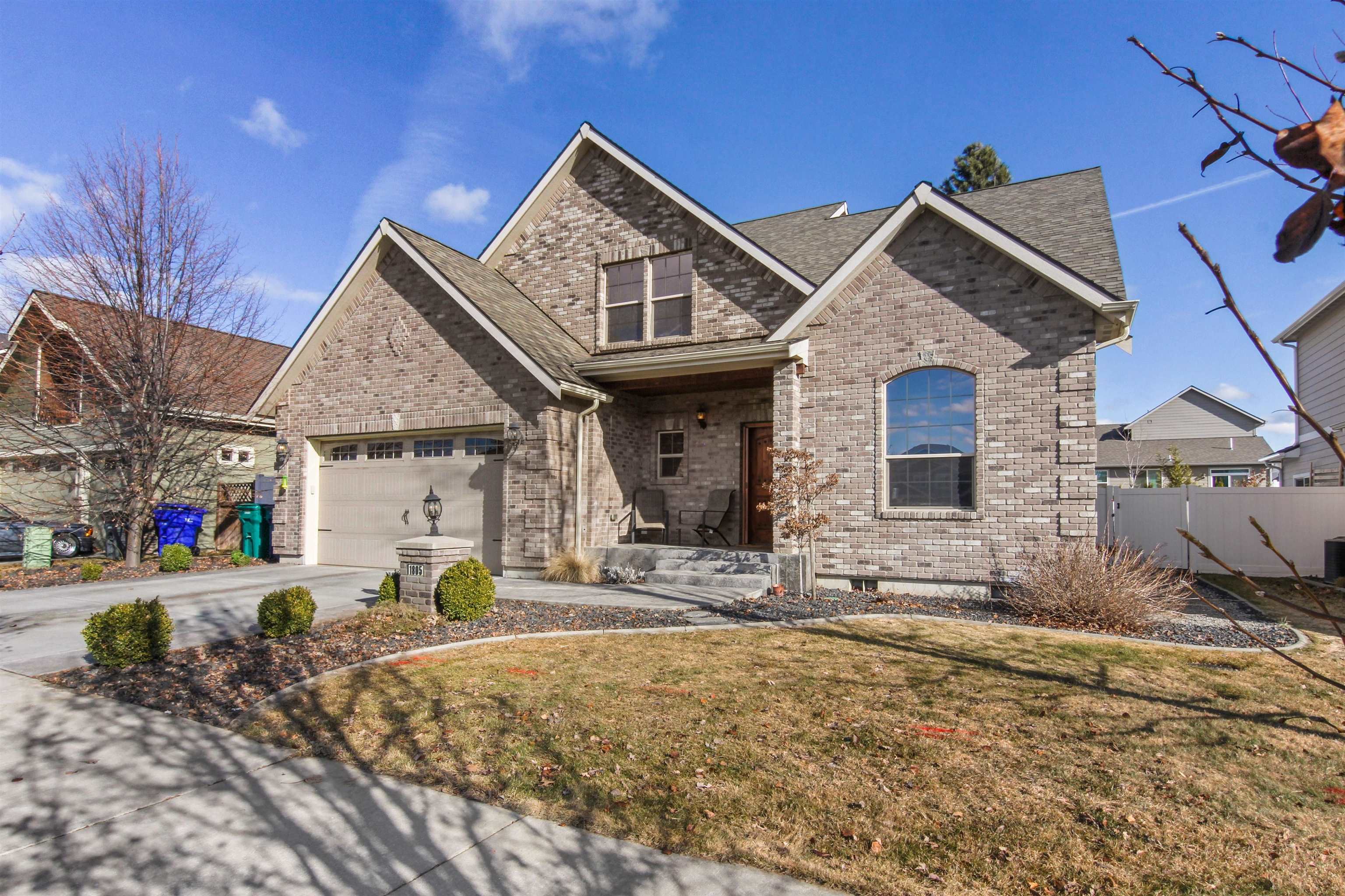Property Photo: 1805 S Shamrock Dr WA 99016