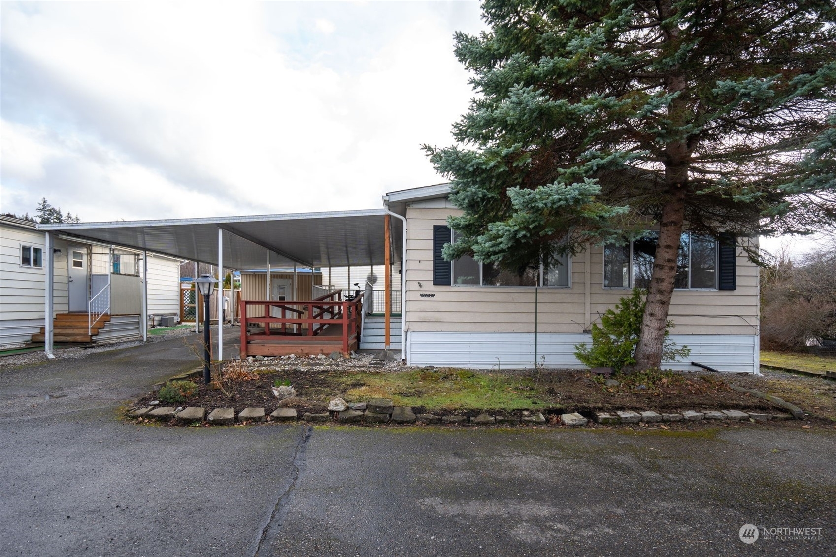 Property Photo:  1200 Lincoln Street 411  WA 98229 