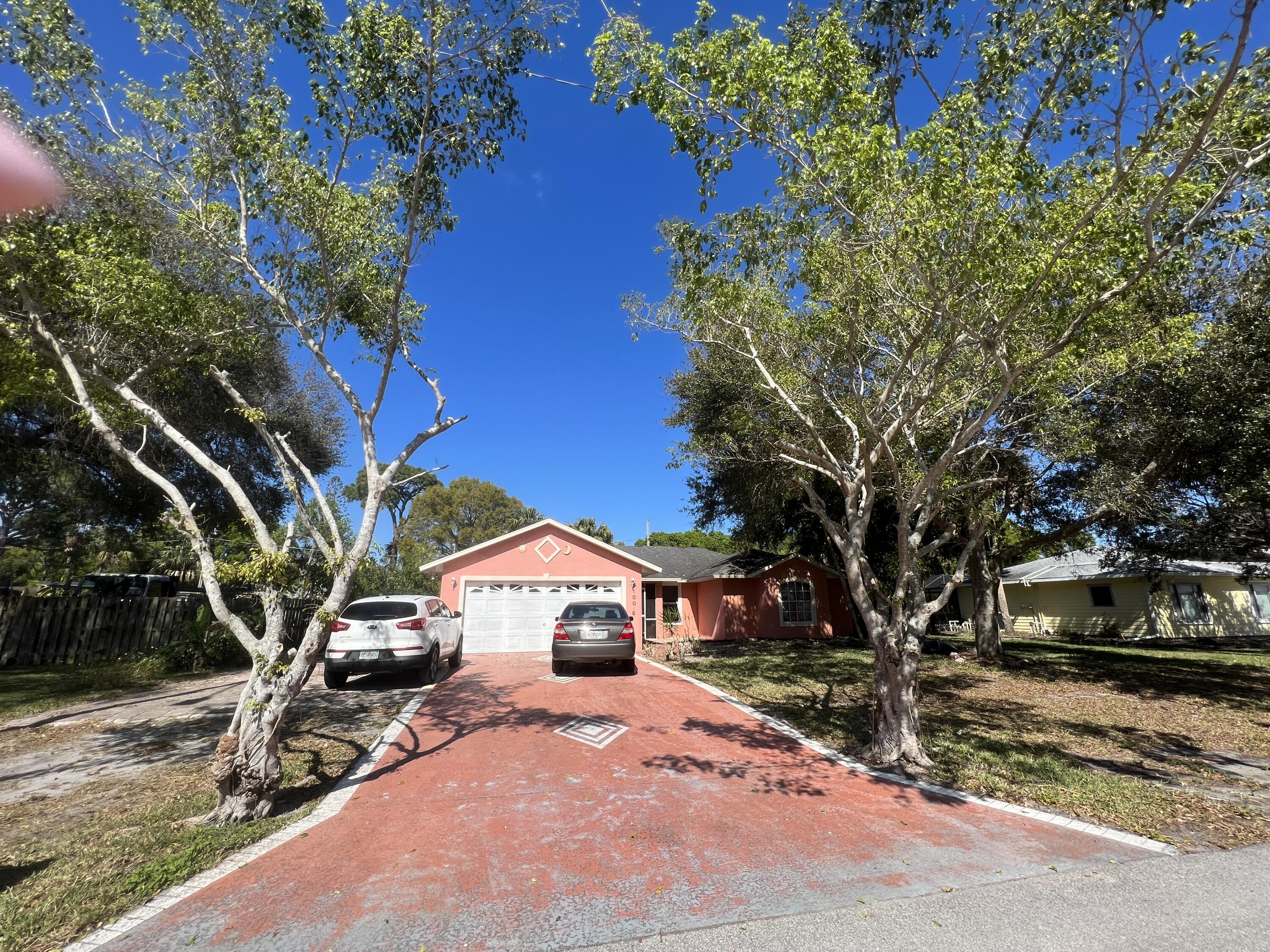 Property Photo: 1006 Jamaica Avenue FL 34982