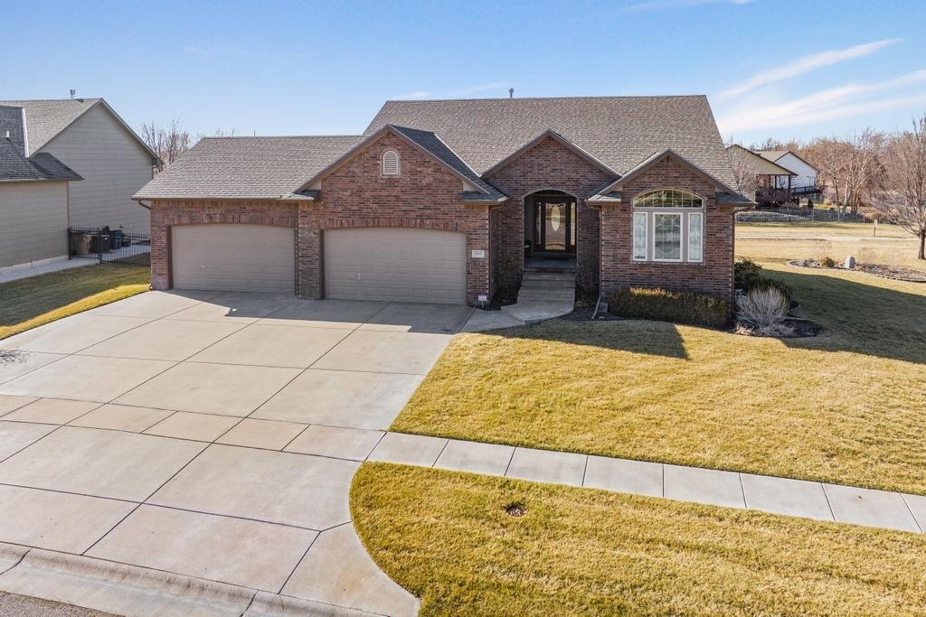 Property Photo:  1055 N Beau Jardin St  KS 67037 