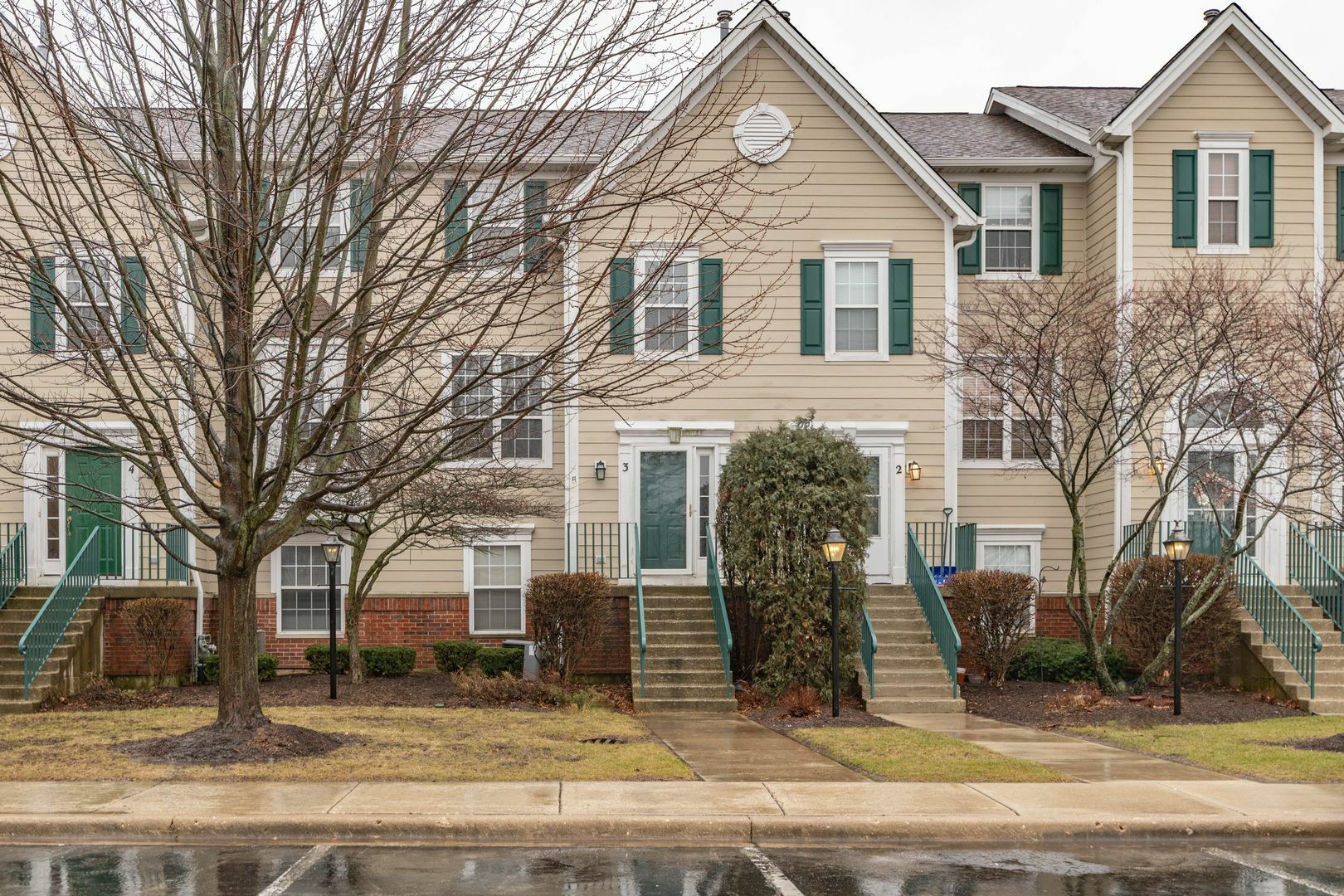 Property Photo: 2410 Courtyard Circle 3 IL 60506