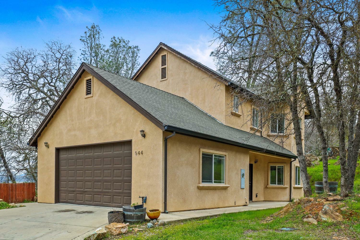 Property Photo:  544 Oak Street  CA 95249 