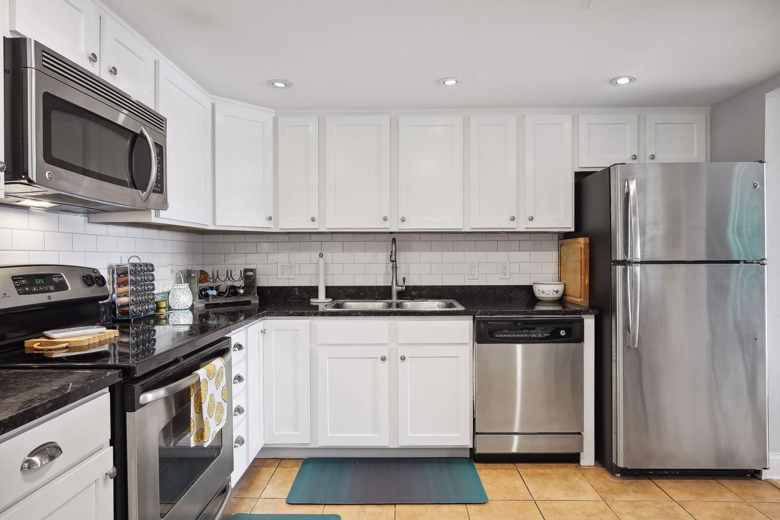 Property Photo: 110 1st Avenue NE F1403 MN 55413