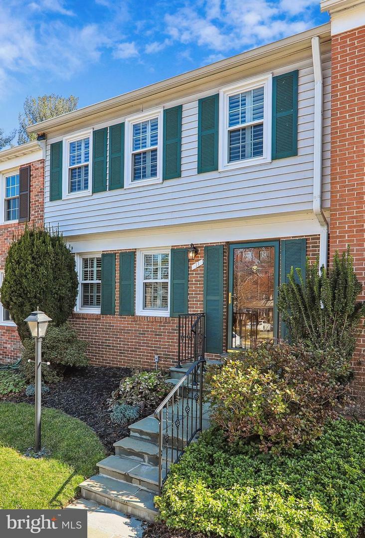 Property Photo:  11 Chantilly Court  MD 20850 