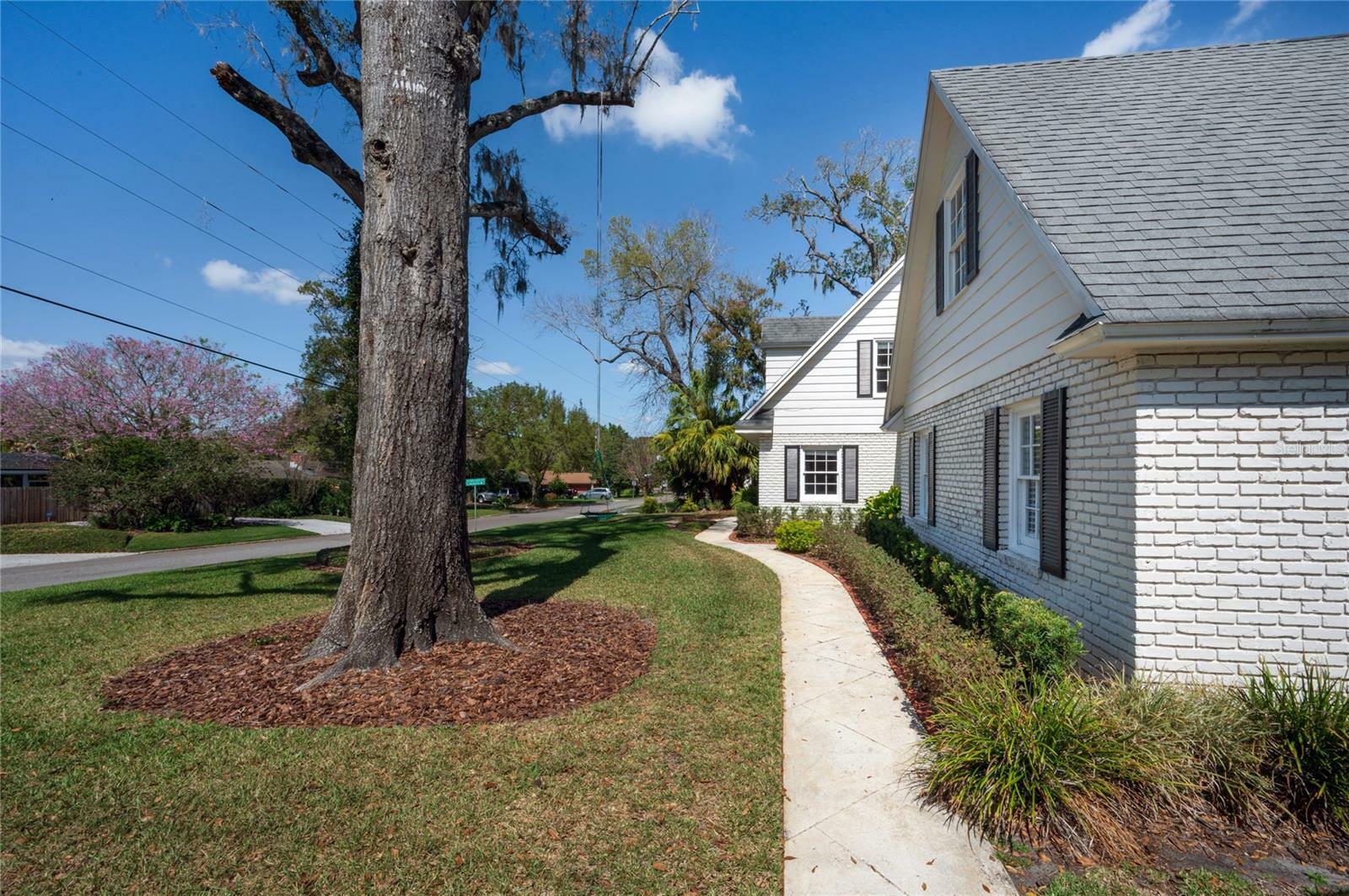Property Photo: 900 Arapaho Trail FL 32751