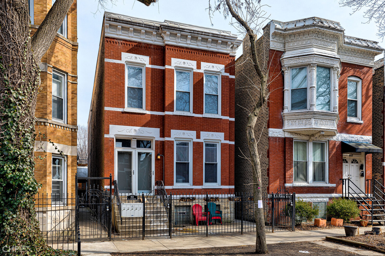 Property Photo:  853 N Winchester Avenue 1F  IL 60622 
