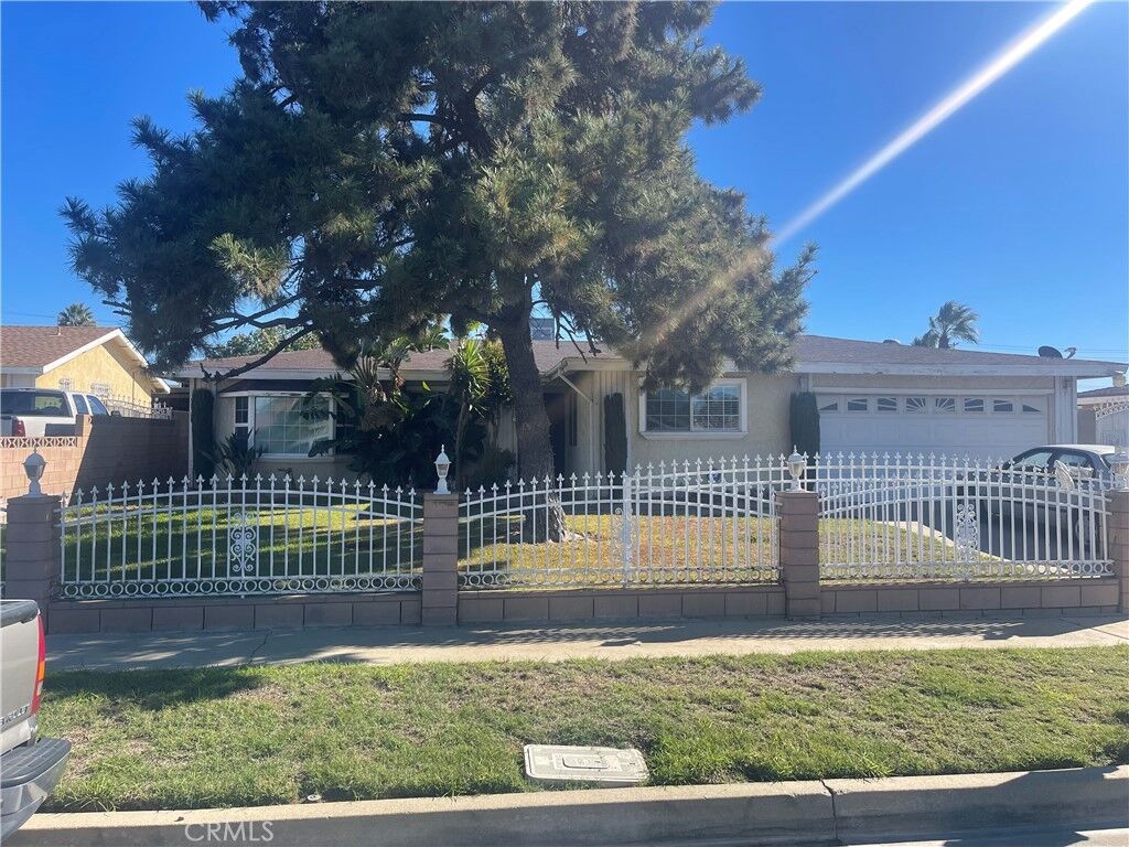 Property Photo: 545 S Sandalwood Avenue CA 92316