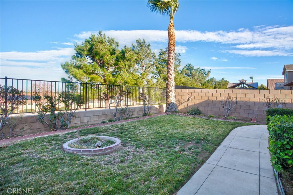 Property Photo:  3719 Sungate Drive  CA 93551 