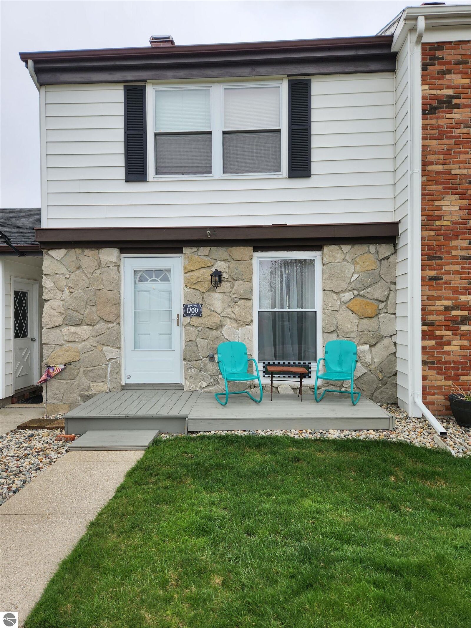 Property Photo:  1700 Piper Place  MI 48801 