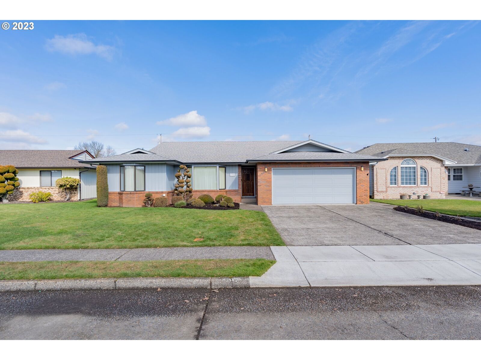 Property Photo:  2708 Magnolia St  WA 98632 