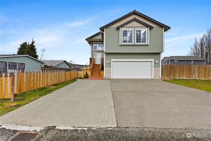 Property Photo:  207 7th Avenue N  WA 98001 