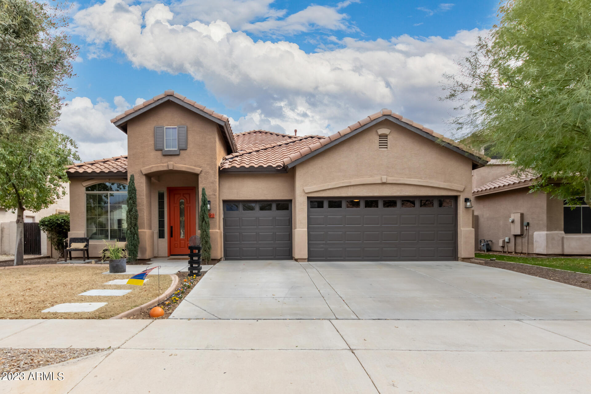 Property Photo: 8791 W Lane Avenue AZ 85305