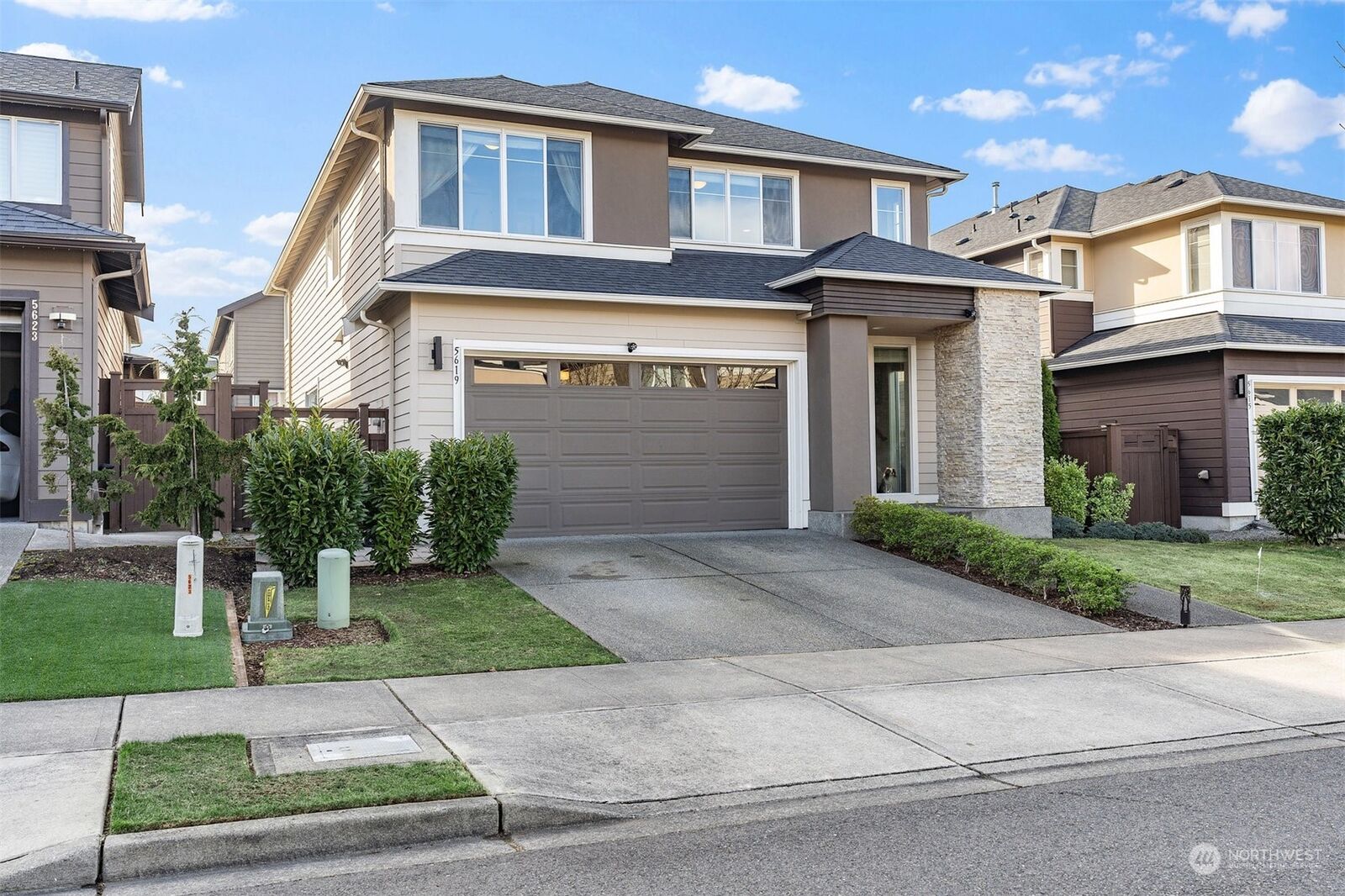 Property Photo: 5619 Elaine Avenue SE WA 98092