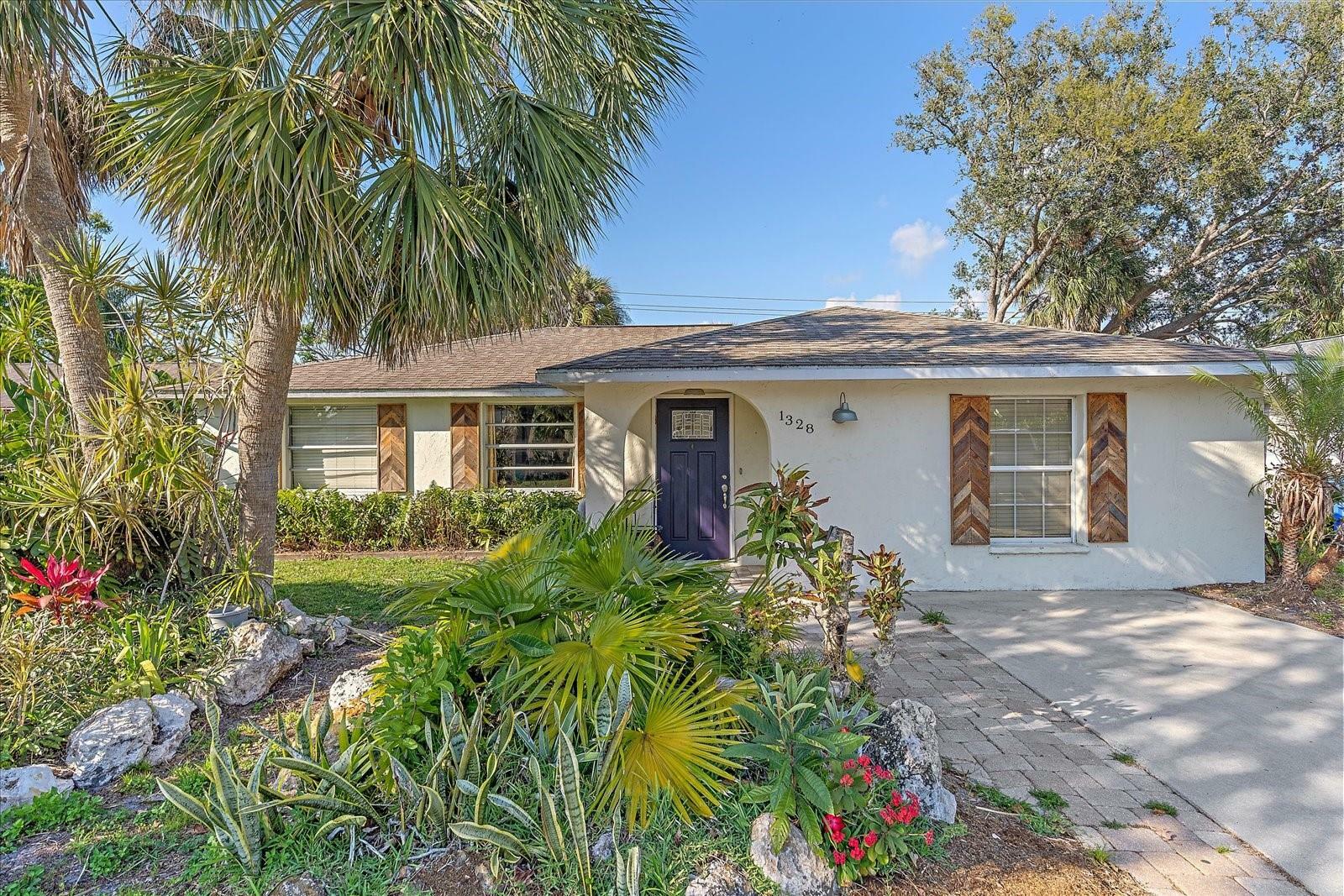 Property Photo: 1328 Karen Drive FL 34285