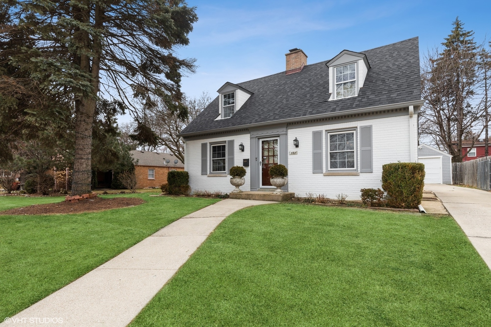 Property Photo: 528 Westmoreland Avenue IL 60085