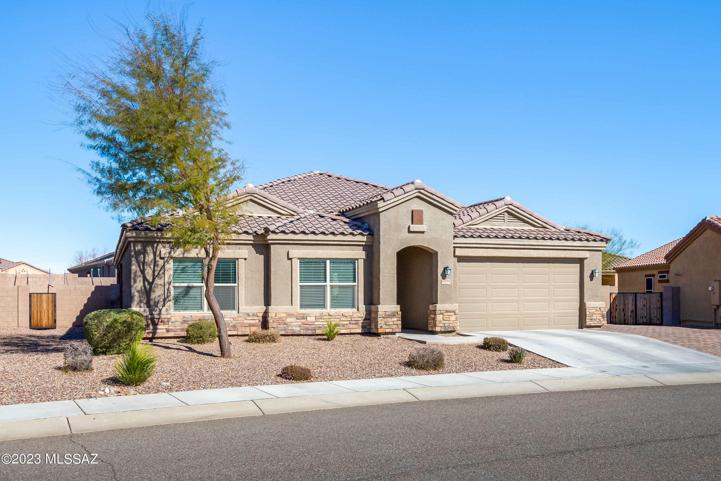 Property Photo: 17798 S Whispering Meadows Drive AZ 85629