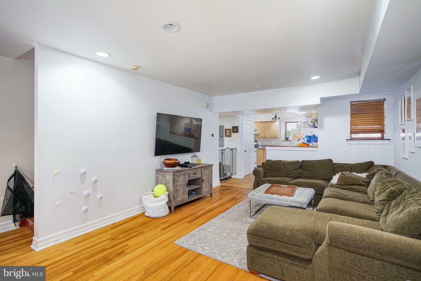 Property Photo: 615 S 11th Street 3 PA 19147
