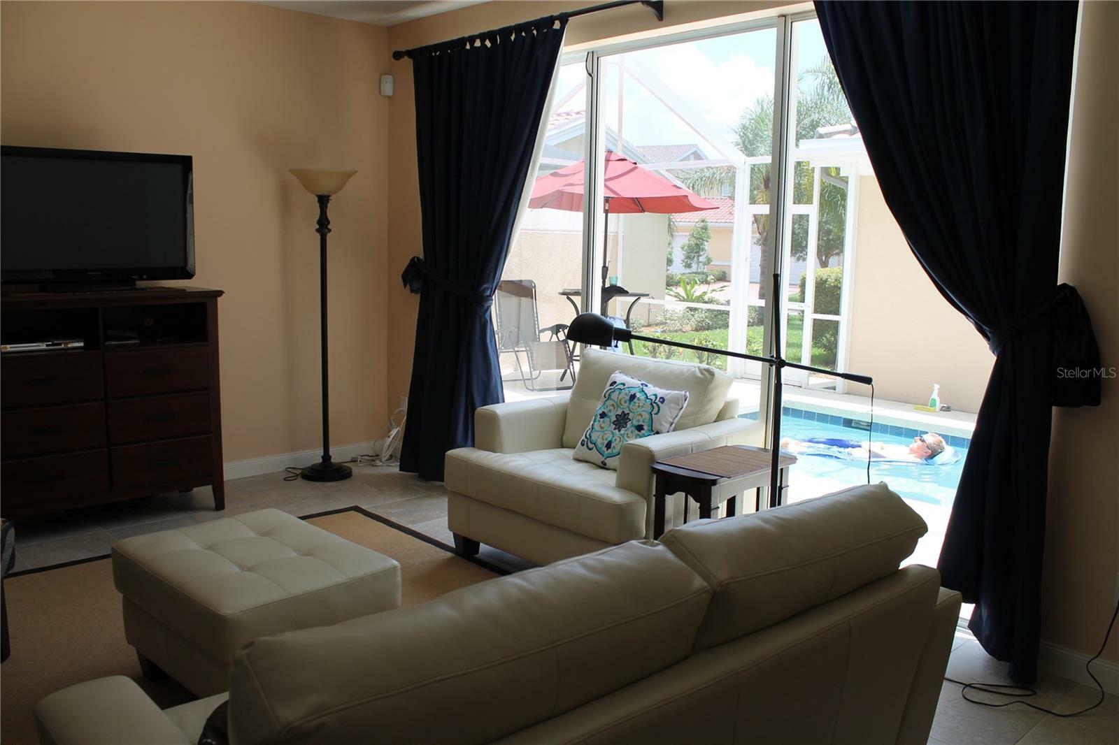 Property Photo: 1562 Dorgali Drive FL 34238