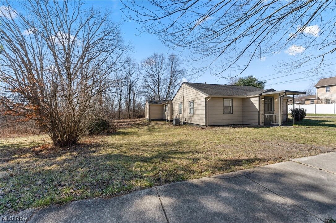 Property Photo:  300 S Davis Street  OH 44420 
