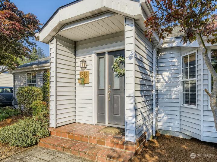 Property Photo:  1818 NE 172nd Street  WA 98155 