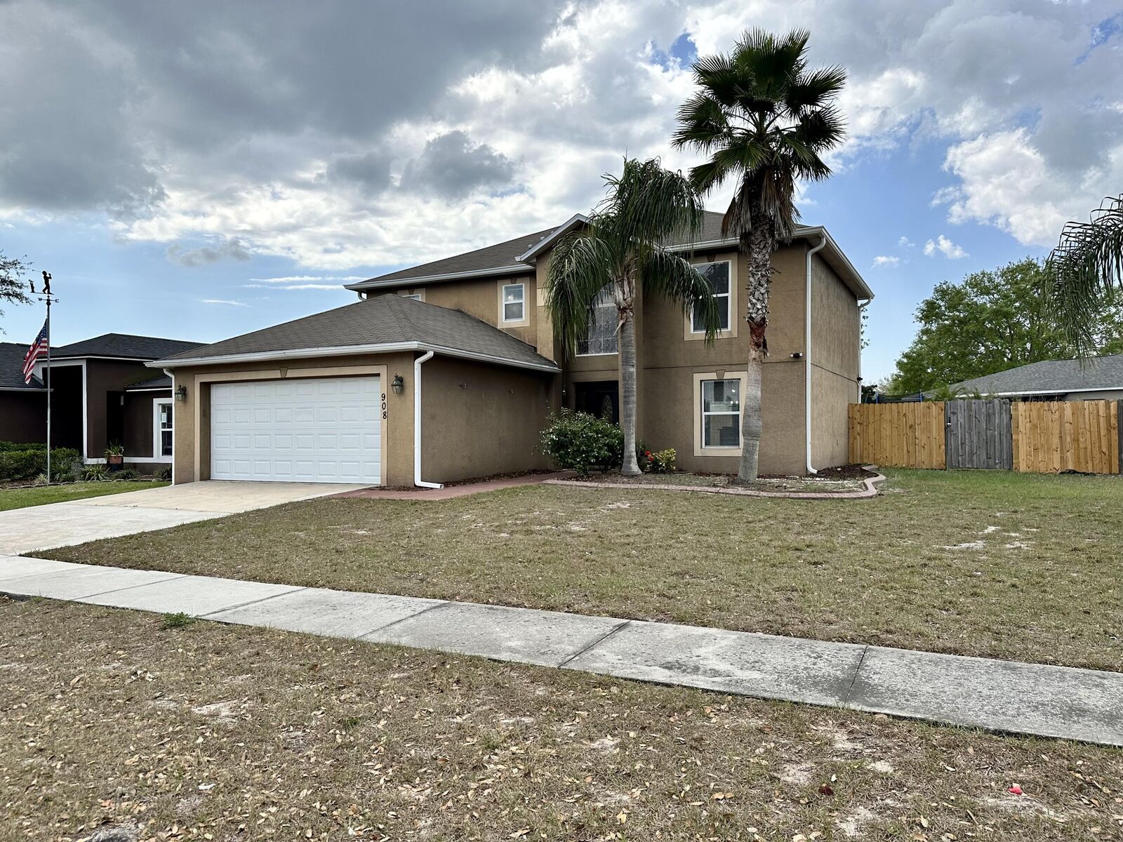 Property Photo:  908 Stallion Way  FL 33594 