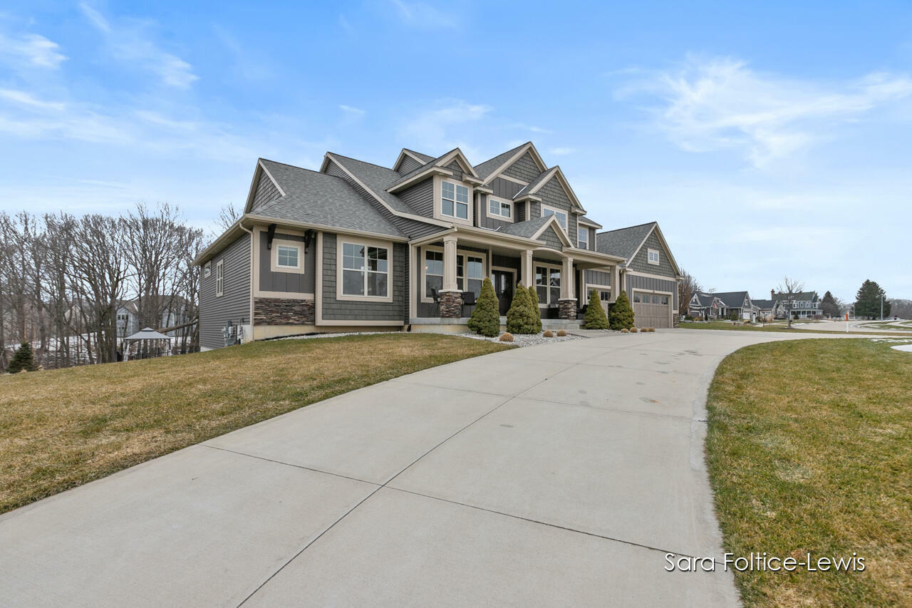 Property Photo: 553 Stonebridge Court MI 49418