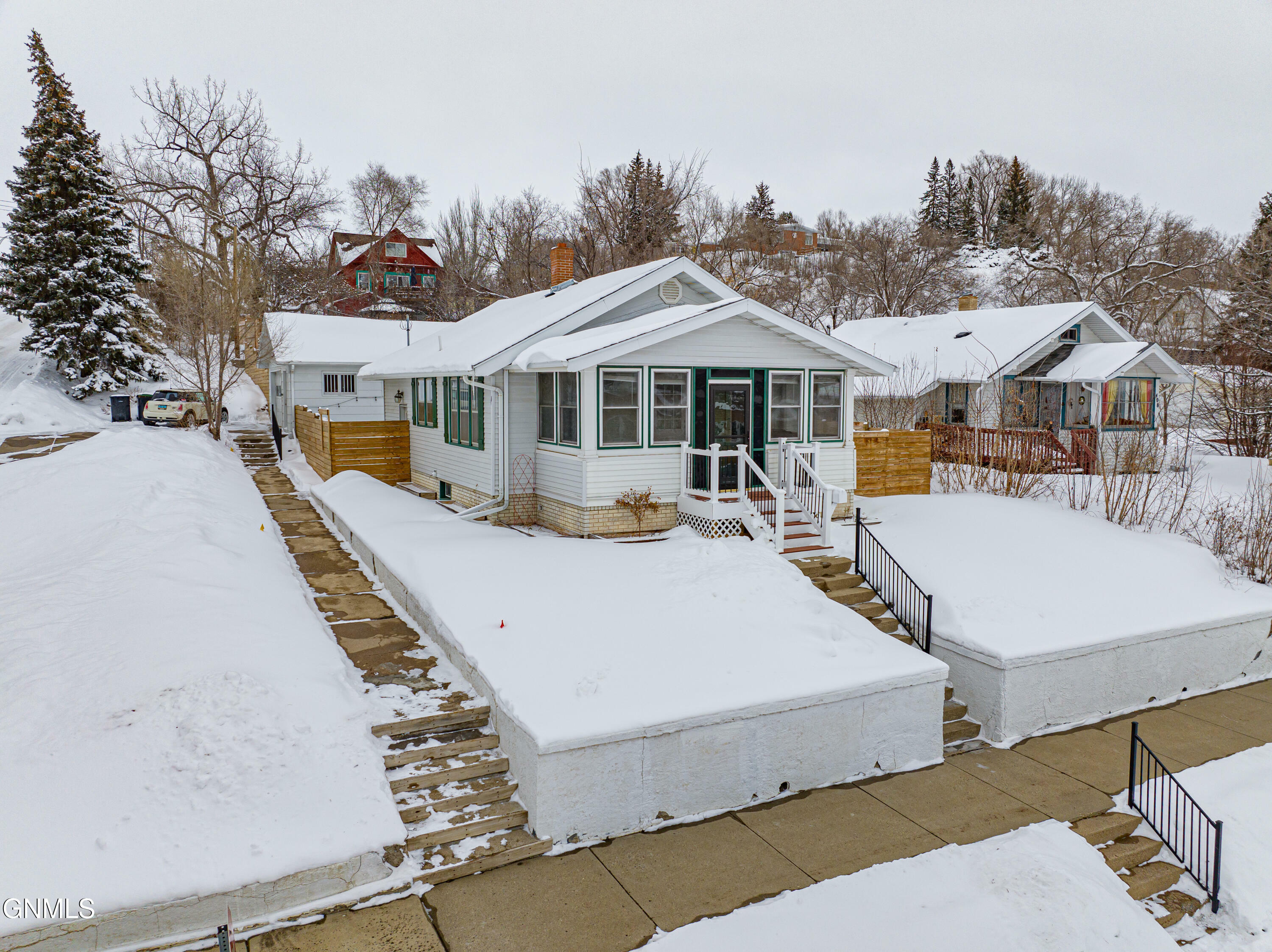 Property Photo:  410 5th Street NW  ND 58554 