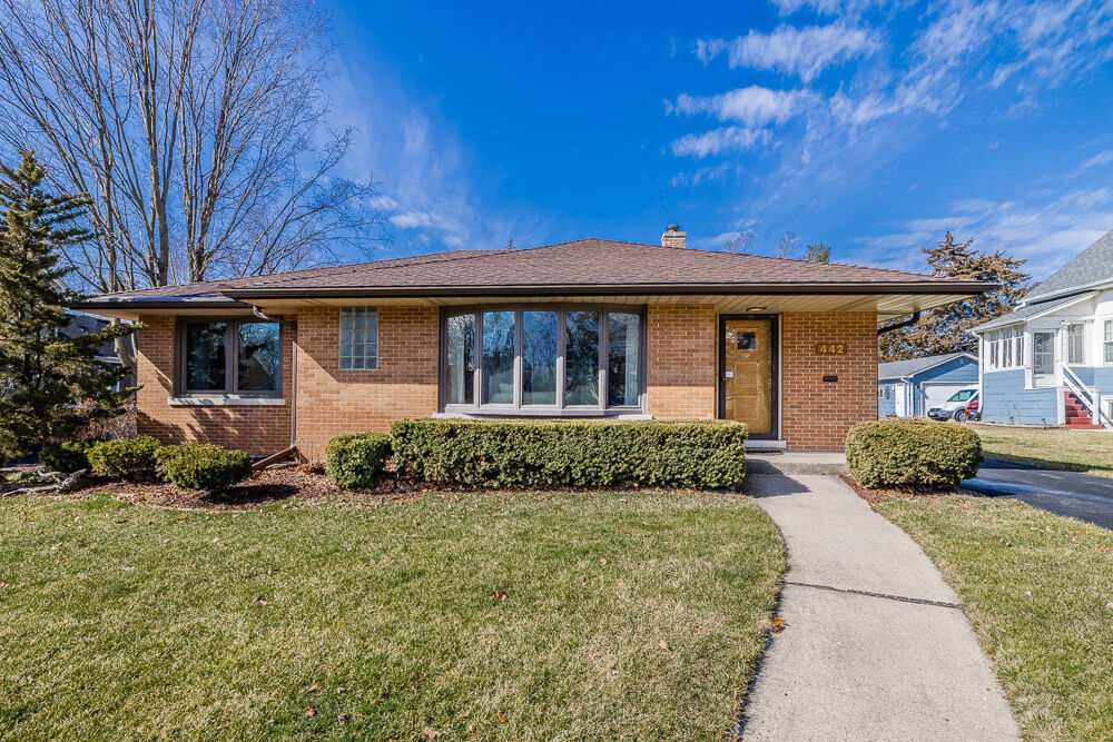 Property Photo:  442 N Evergreen Avenue  IL 60126 